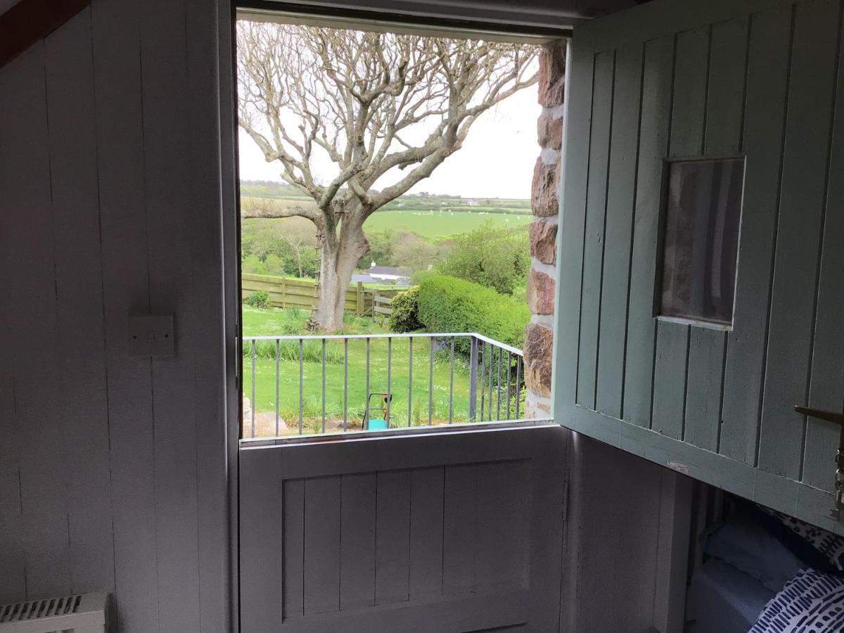 Cozy Camborne Studio Retreat With Two Single Beds Luaran gambar