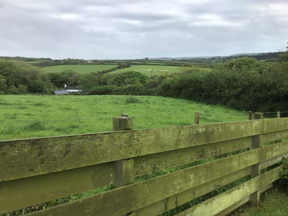 Cozy Camborne Studio Retreat With Two Single Beds Luaran gambar
