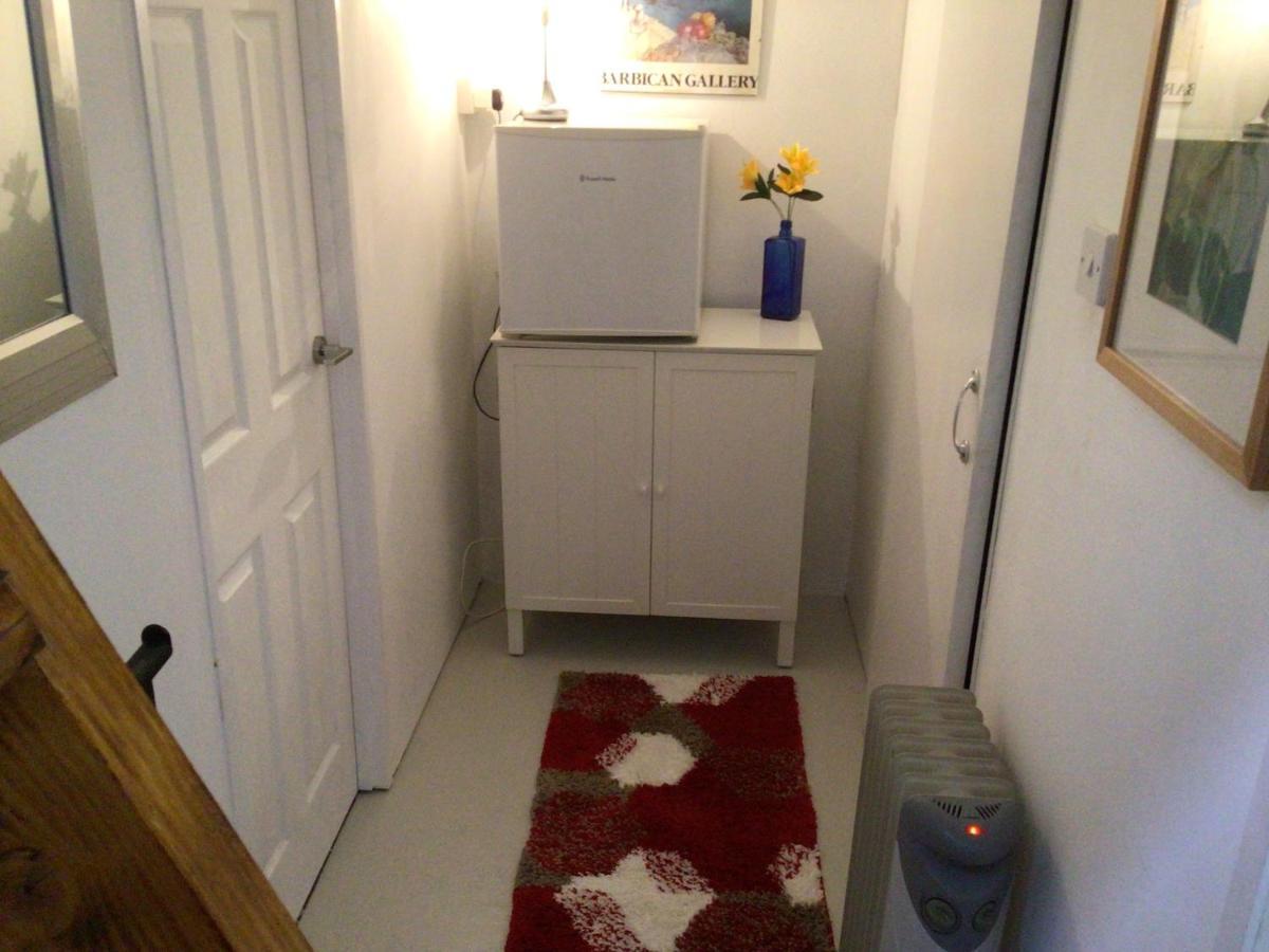 Cozy Camborne Studio Retreat With Two Single Beds Luaran gambar