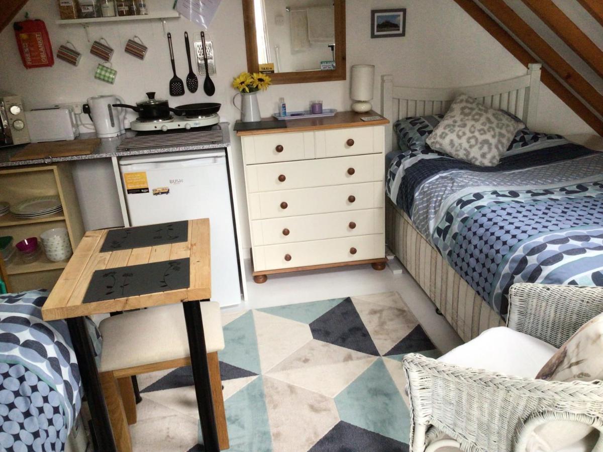 Cozy Camborne Studio Retreat With Two Single Beds Luaran gambar