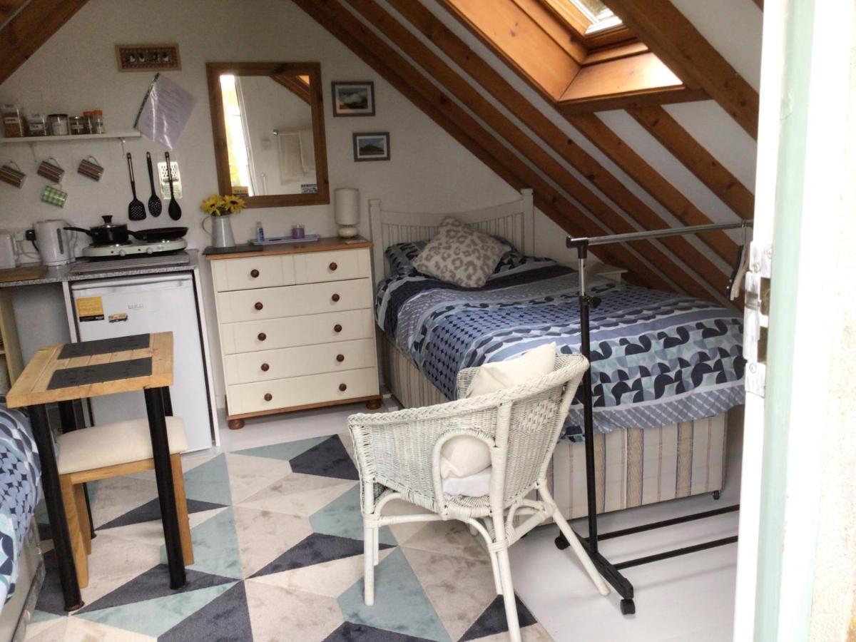Cozy Camborne Studio Retreat With Two Single Beds Luaran gambar