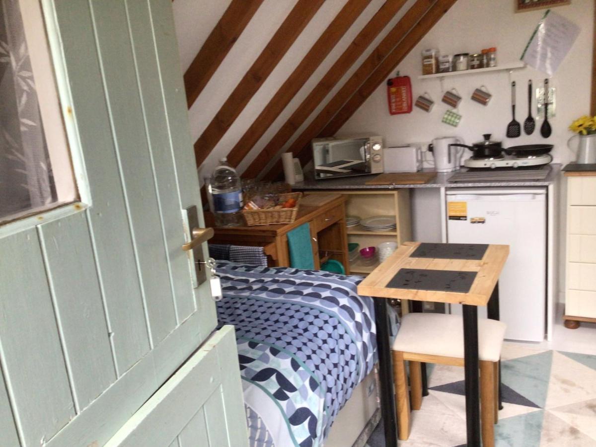 Cozy Camborne Studio Retreat With Two Single Beds Luaran gambar